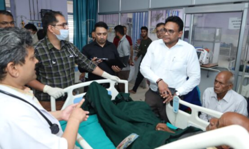 स्वास्थ्य सचिव डा. आर राजेश कुमार ने जिला अस्पताल का किया निरीक्षण