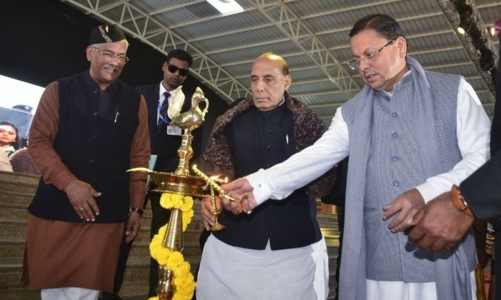 रक्षा मंत्री राजनाथ सिंह एवं मुख्यमंत्री धामी ने प्रथम सीडीएस जनरल स्व. बिपिन रावत की प्रतिमा का अनावरण किया