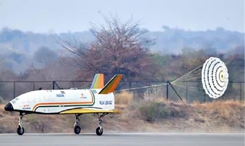 ISRO की बड़ी कामयाबी, दोबारा इस्तेमाल हो सकने वाले लॉन्च व्हीकल ‘पुष्पक’ का सफल परीक्षण