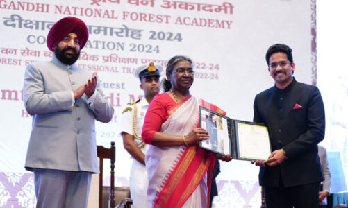 राष्ट्रपति द्रौपदी मुर्मु ने इन्दिरा गांधी राष्ट्रीय वन अकादमी देहरादून में दीक्षांत समारोह में हिस्सा लिया