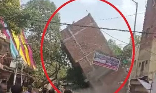 दिल्ली में भरभराकर गिरा चार मंजिला मकान