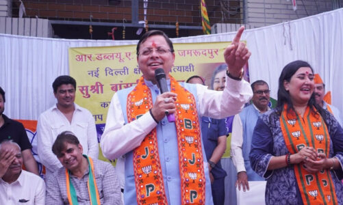 मुख्यमंत्री धामी ने बांसुरी स्वराज के समर्थन में किया रोड शो,AAP पर बोला हमला