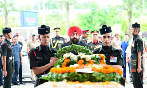 शहीद हुए 48 राष्ट्रीय राइफल के कैप्टन दीपक सिंह का पार्थिव शरीर एयरपोर्ट पहुंचा