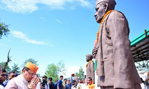 मुख्यमंत्री धामी ने शहीद नर सिंह एवं टीका सिंह को श्रद्धांजलि दी