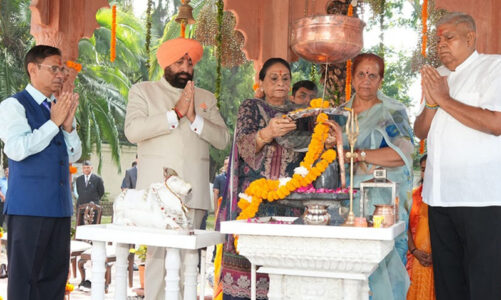 उपराष्ट्रपति जगदीप धनखड़ ने राजप्रज्ञेश्वर महादेव मंदिर में पूजा-अर्चना की