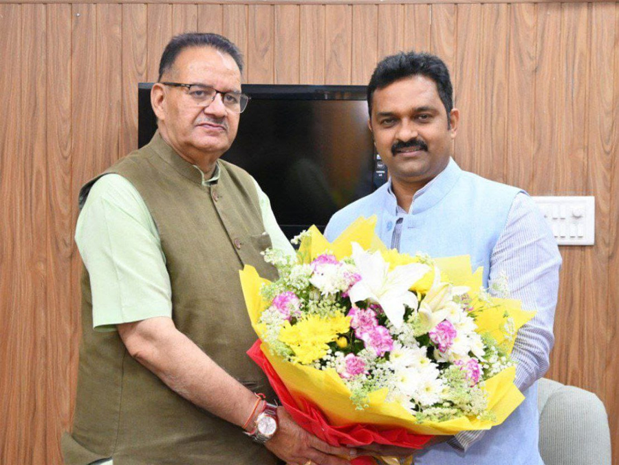 विभिन्न मुद्दों पर की केंद्रीय राज्य मंत्री से विस्तृत चर्चा