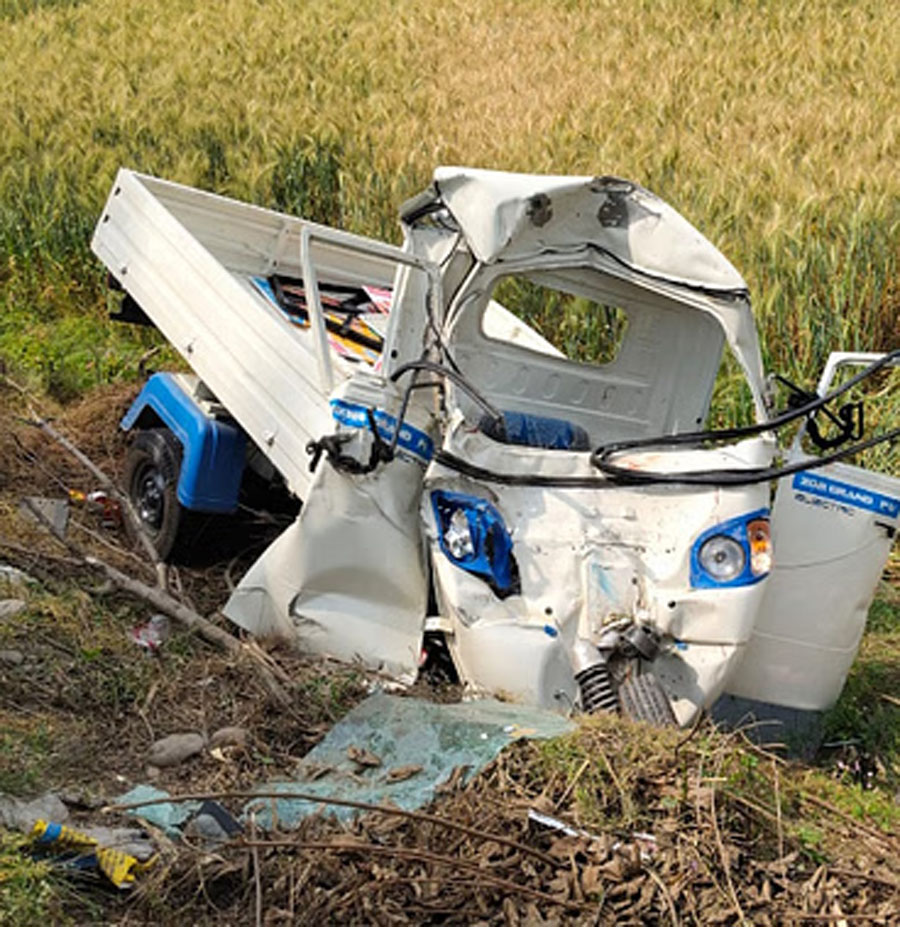 लोडर वाहन से टकराकर दुर्घटनाग्रस्त हो गई बस, दो की मौत