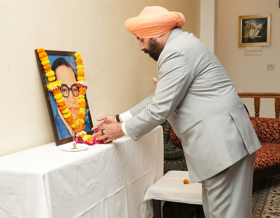 राज्यपाल ने अर्पित की भावभीनी श्रद्धांजलि