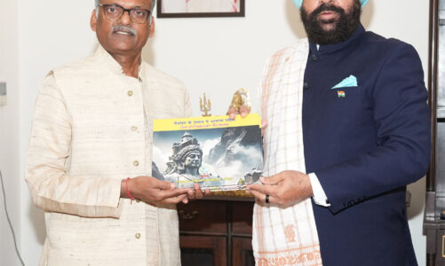 राज्यपाल को भेट की ‘वन यूनिवर्सिटी-वन रिसर्च’ के अंतर्गत किए गए शोध कार्य की पुस्तक