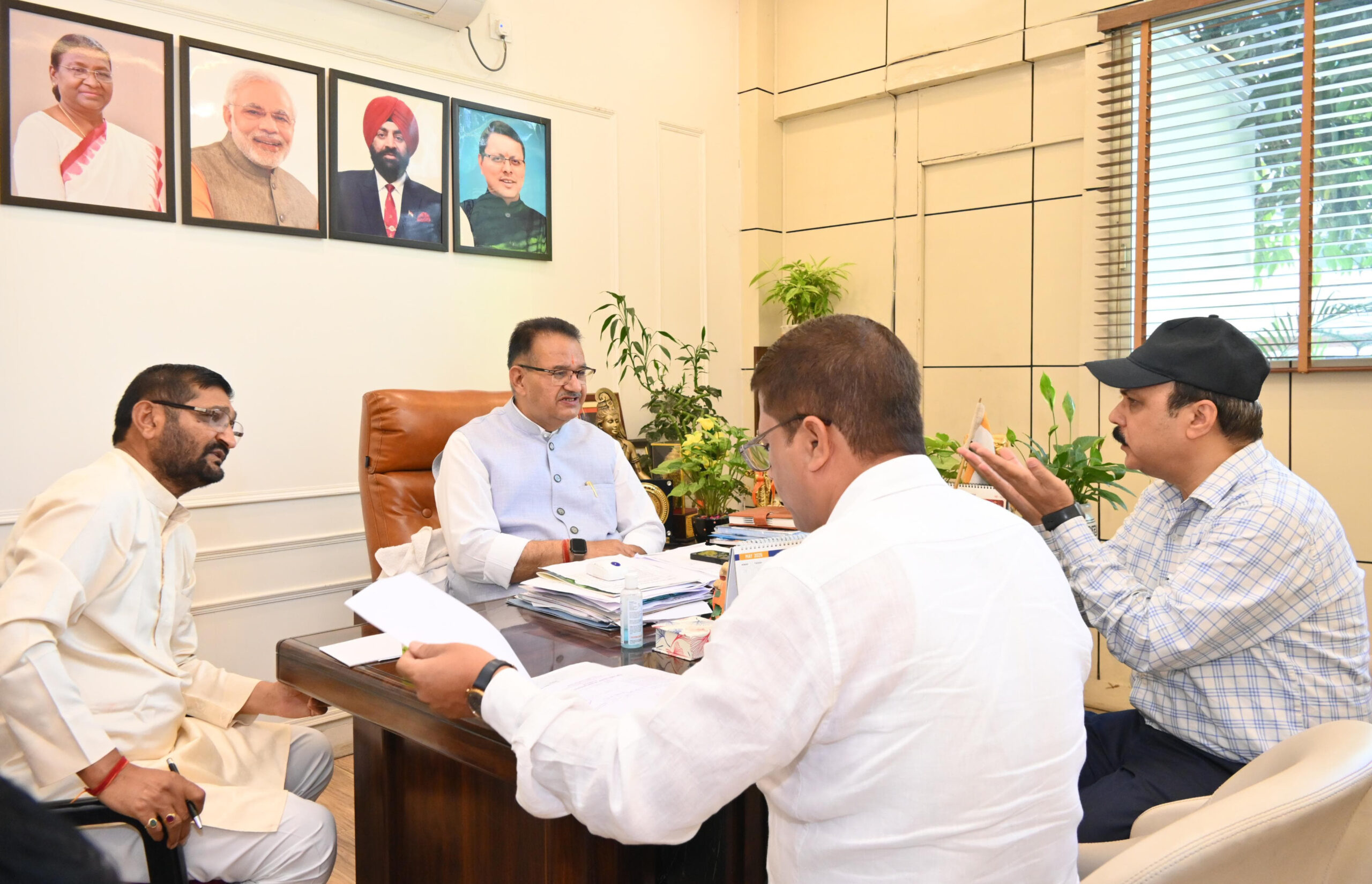 पीएमजीएसवाई पुलों के लिए पहुंच मार्गो का निर्माण जल्द : जोशी