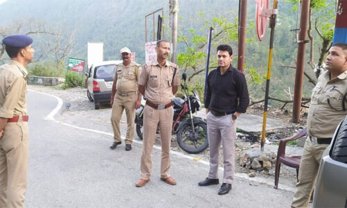 थानाध्यक्ष गोपेश्वर ने किया पुलिस बूथों का निरीक्षण