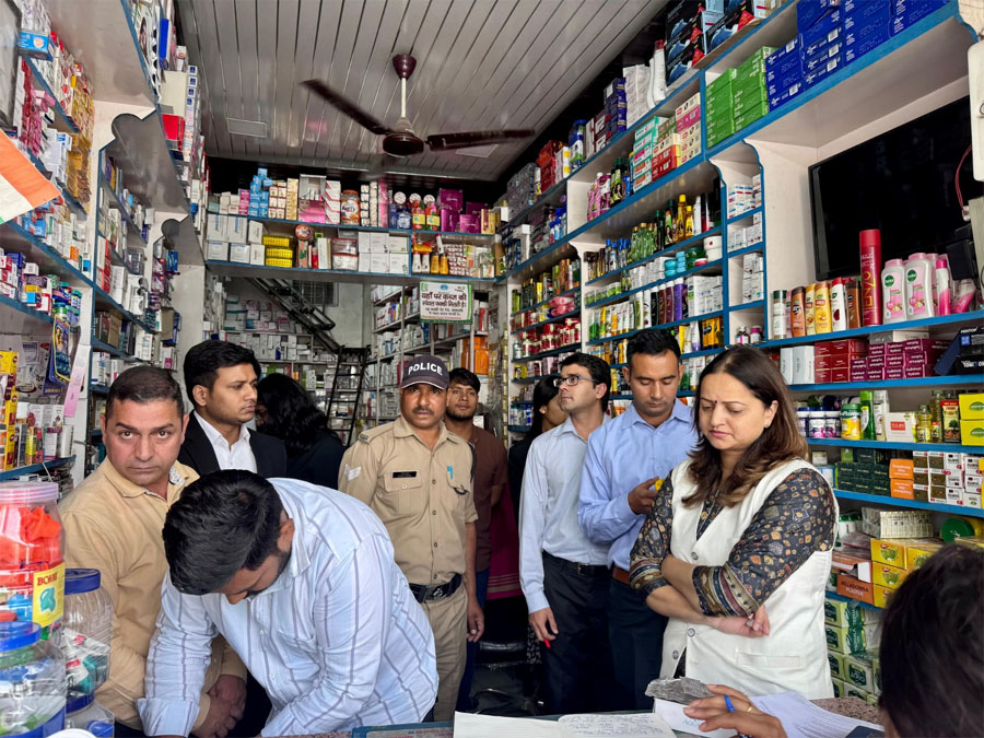 सचिव जिला विधिक सेवा प्राधिकरण ने किया मेडिकल स्टोरों का निरीक्षण