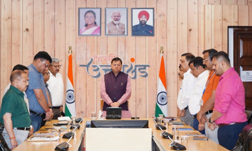 विमान हादसे में जान गंवाने वालों को दी श्रद्धांजलि