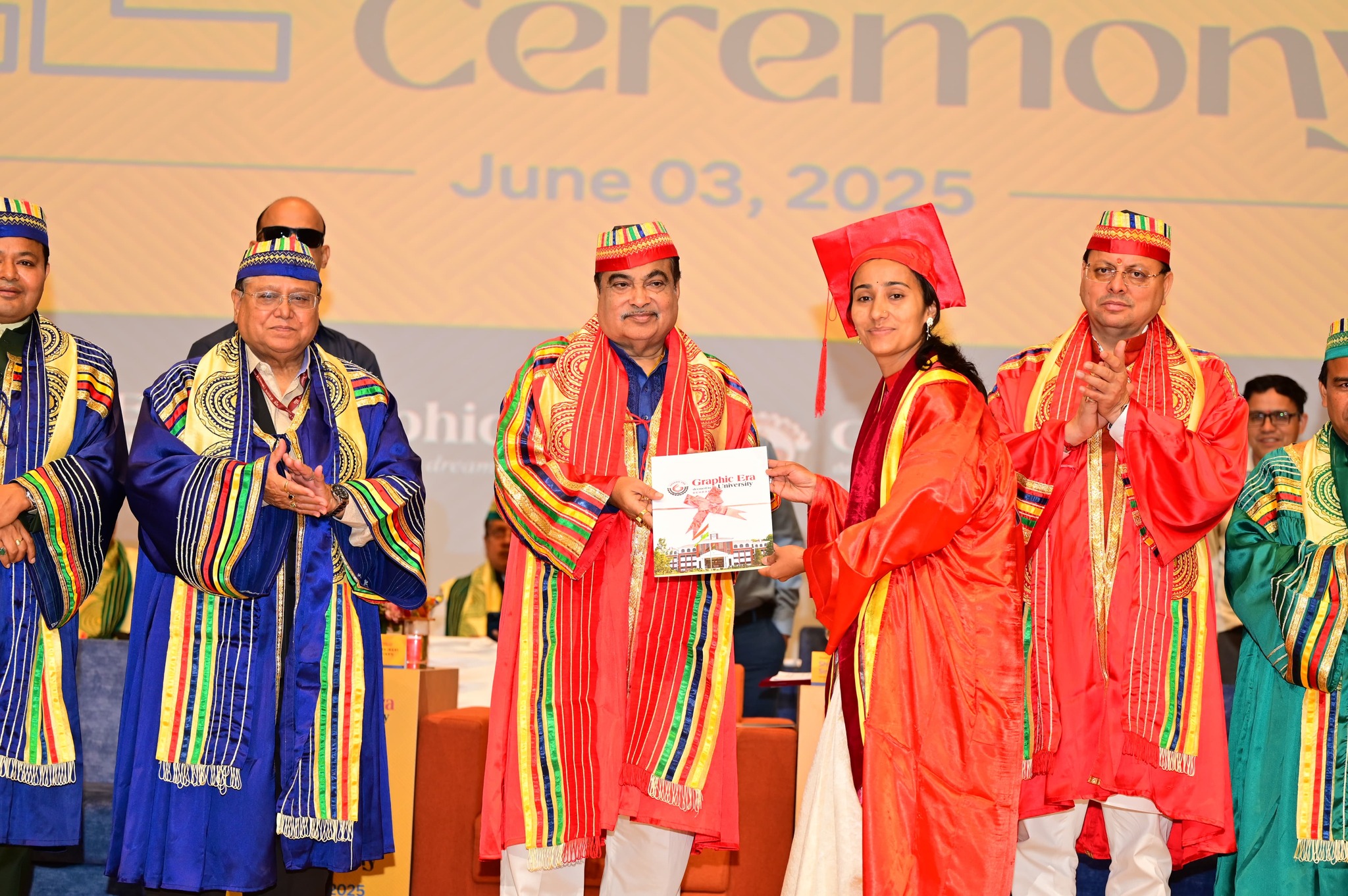 केंद्रीय मंत्री नितिन गड़करी ने प्रदान की स्नातक और परास्नातक विद्यार्थियों को उपाधियां