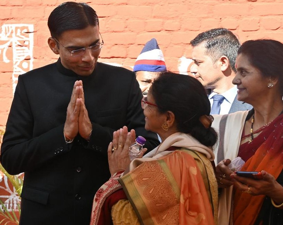 डीएम न्यायालय से पीड़ित बुजुर्ग को मिला न्याय