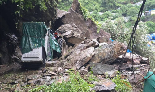 पहाड़ी दरकी : गौरीकुण्ड में पैदल मार्ग हुआ बाधित