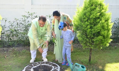 कृषि मंत्री ने किया वृक्षारोपण