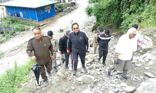 बीकेटीसी अध्यक्ष ने सोनप्रयाग गौरीकुंड भूस्खलन प्रभावित मार्ग का किया निरिक्षण,