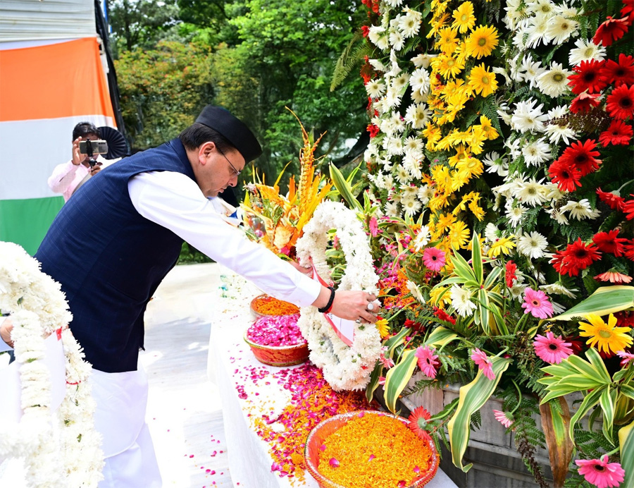 मुख्यमंत्री ने दी कारगिल शहीदों को श्रद्धांजलि