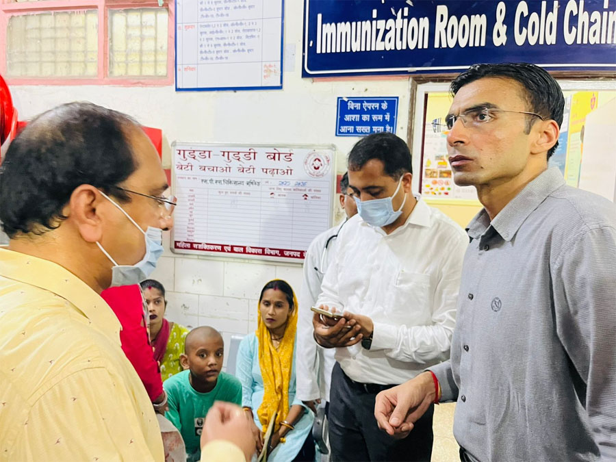 डीएम का निरीक्षण : चिकित्सालयों को आधुनिक सुविधा