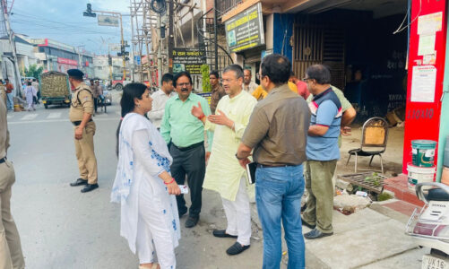 प्रिंस चौक में नाले का स्थलीय निरीक्षण
