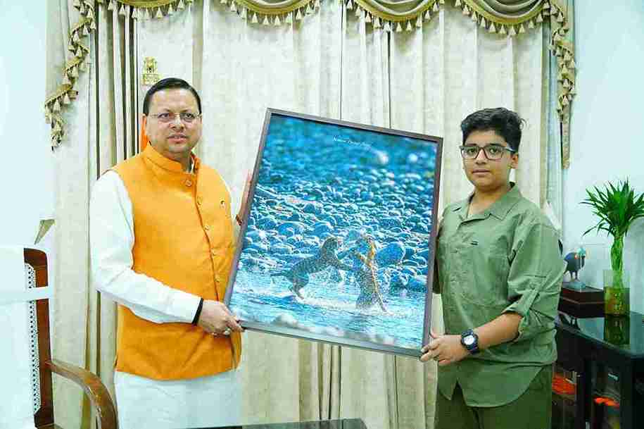 प्रतिभाशाली वाइल्ड लाइफ फोटोग्राफर शौर्य प्रताप बिष्ट से मुख्यमंत्री धामी ने की मुलाकात, किया सम्मानित