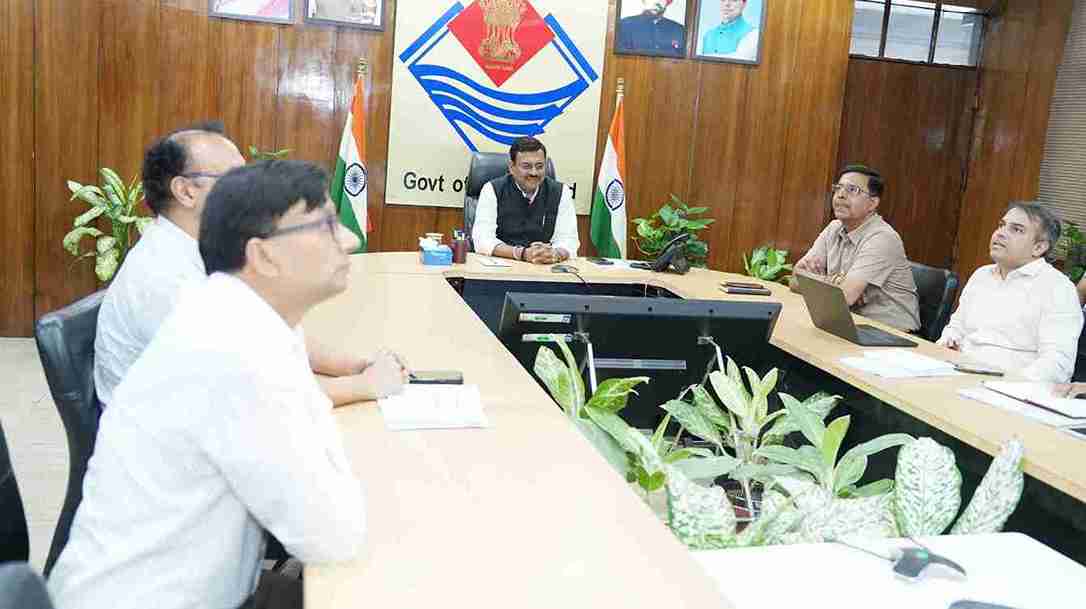 मुख्य सचिव ने NH-PWD रोड बॉटलनेक सुधार व ऋषिकेश-शिवपुरी बाईपास विस्तार के तत्काल कार्य के निर्देश दिए