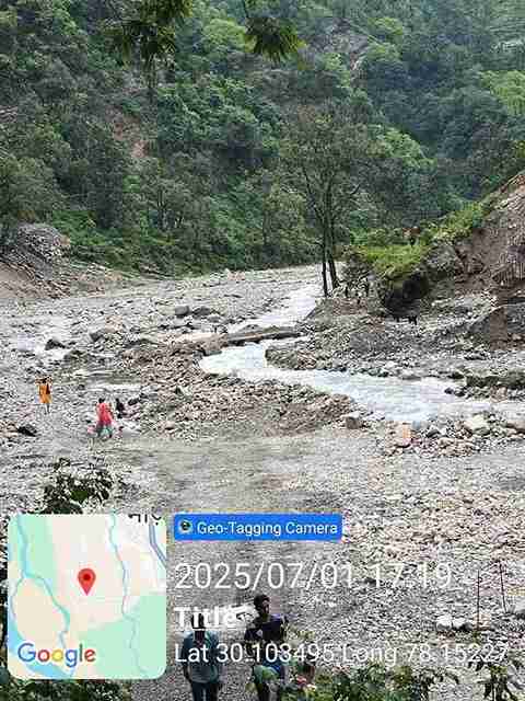 वायरल खबर- जौनपुर ब्लॉक के चिफल्डी गदेरे में लोगों द्वारा जे०सी०बी० से गदेरा पार करने के सम्बन्ध में।