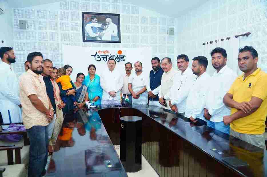 मुख्यमंत्री धामी से मिले रुद्रप्रयाग के नवनिर्वाचित जनप्रतिनिधि, विजेताओं को दी शुभकामनाएं