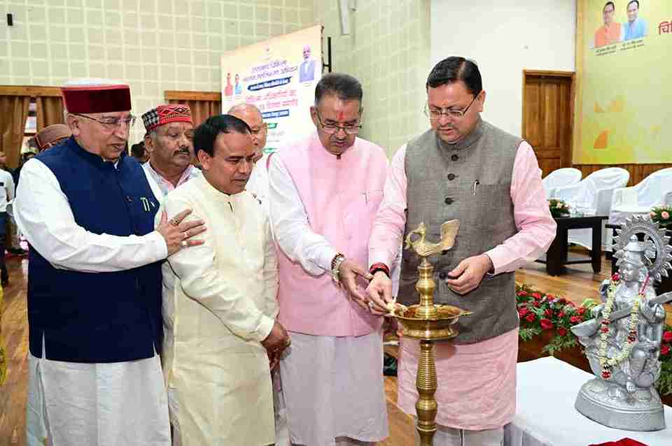 सीएम धामी ने नए चिकित्सकों को दिया सेवाभाव और समर्पण का मंत्र