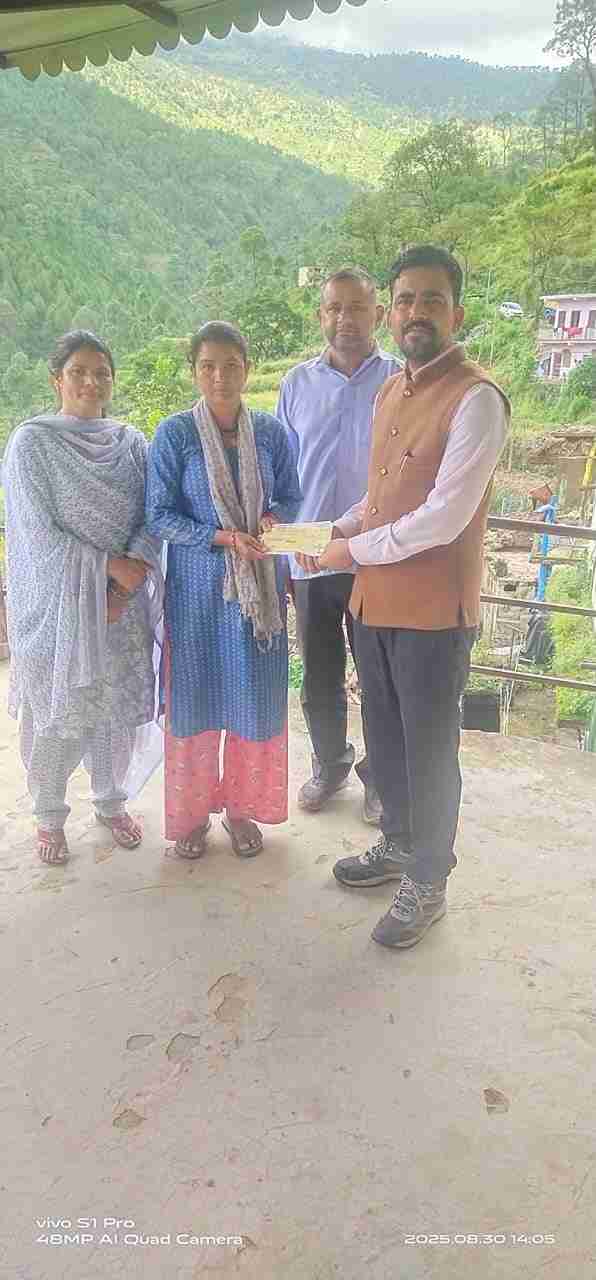 सीएम घोषणा के अनुरूप प्रभावित क्षेत्रों में वितरित किये राहत राशि के चेक