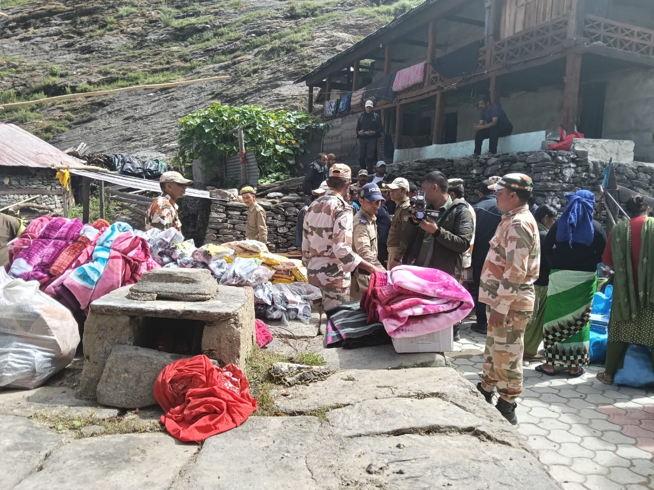 धराली में युद्धस्तर पर राहत व बचाव अभियान जारी