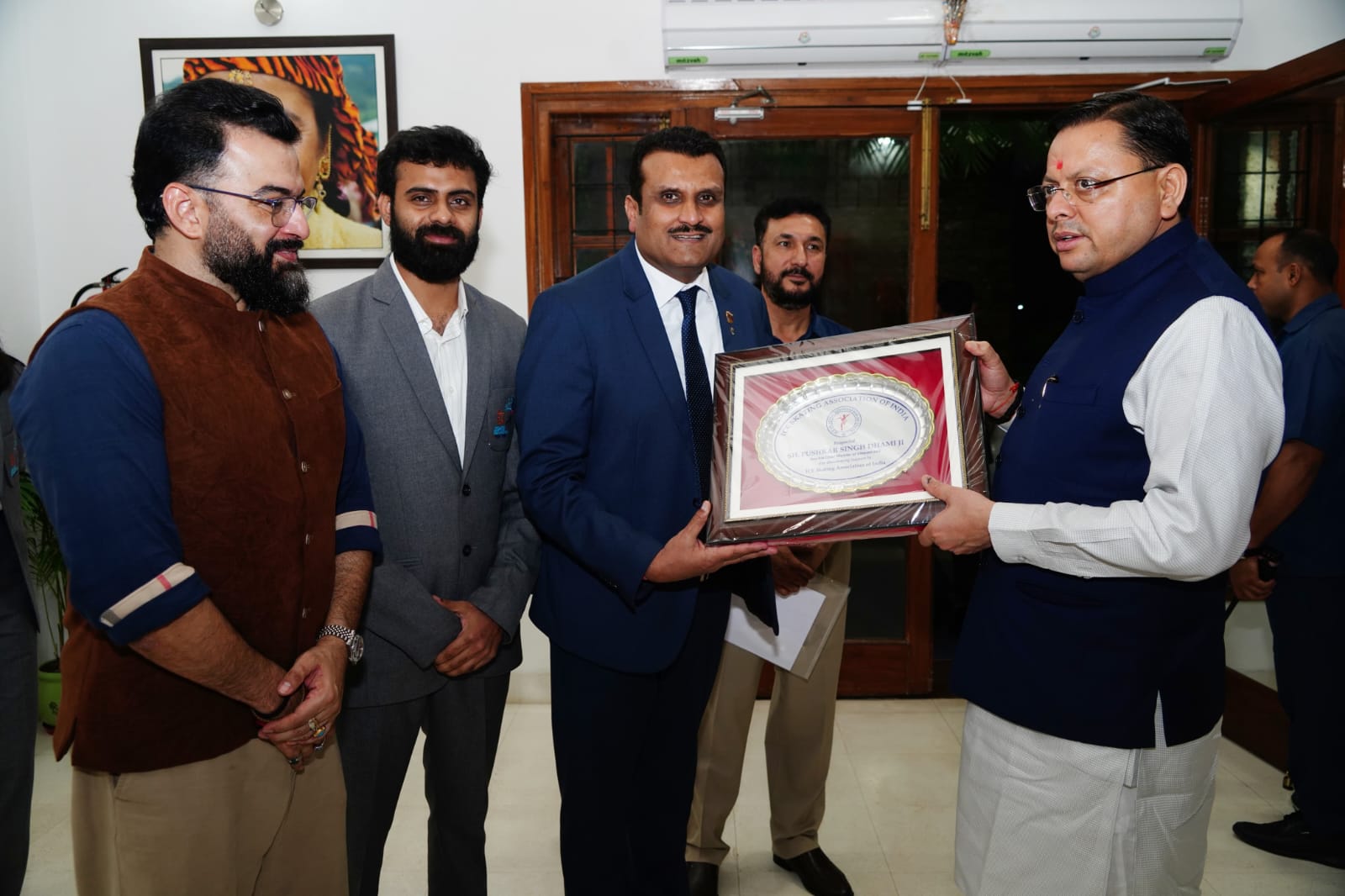 सीएम धामी से आइस स्केटिंग एसोसिएशन ऑफ इंडिया के प्रतिनिधिमंडल ने की शिष्टाचार भेंट