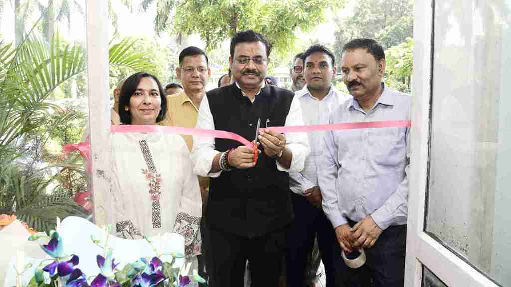 स्वस्थ नारी–सशक्त परिवार अभियान के तहत सचिवालय में स्वास्थ्य व रक्तदान शिविर