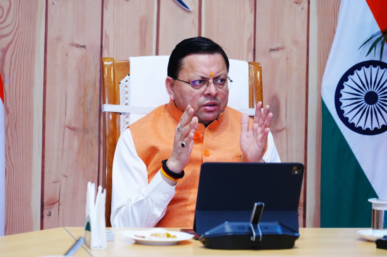 सीएम धामी ने निर्माण कार्यों में तेजी लाने के दिए निर्देश