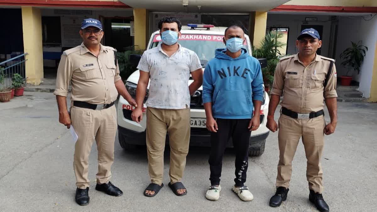 दून अस्पताल के सामने फायरिंग करने वाले दो आरोपी गिरफ्तार, गोली लगने से युवक हुआ था घायल