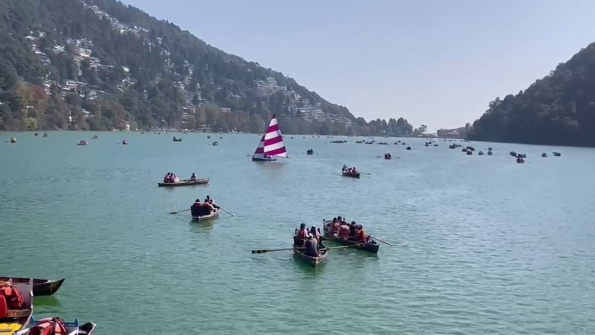 जहरीली हुई दिल्ली-एनसीआर की हवा तो पैक हुये पहाड़, नैनीताल में उमड़ी पर्यटकों की भीड़