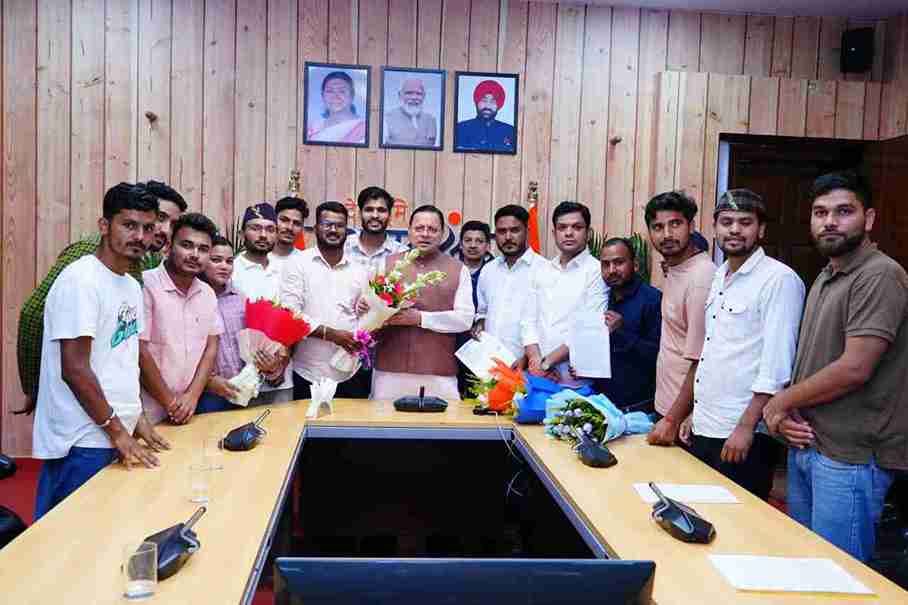 मुख्यमंत्री  पुष्कर सिंह धामी से उत्तराखंड बेरोजगार संघ के प्रतिनिधियों ने की भेंट