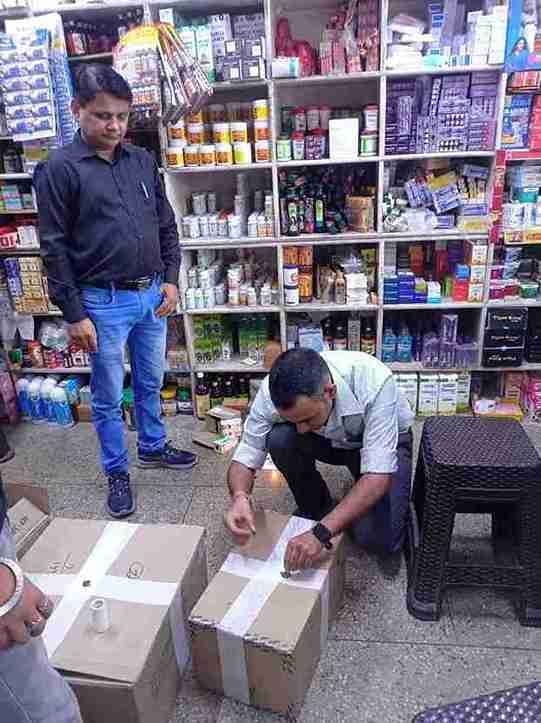 कफ सिरप पर सरकार की सख्ती — 350 से अधिक सैंपल जांचे, कई मेडिकल स्टोरों के लाइसेंस रद्द