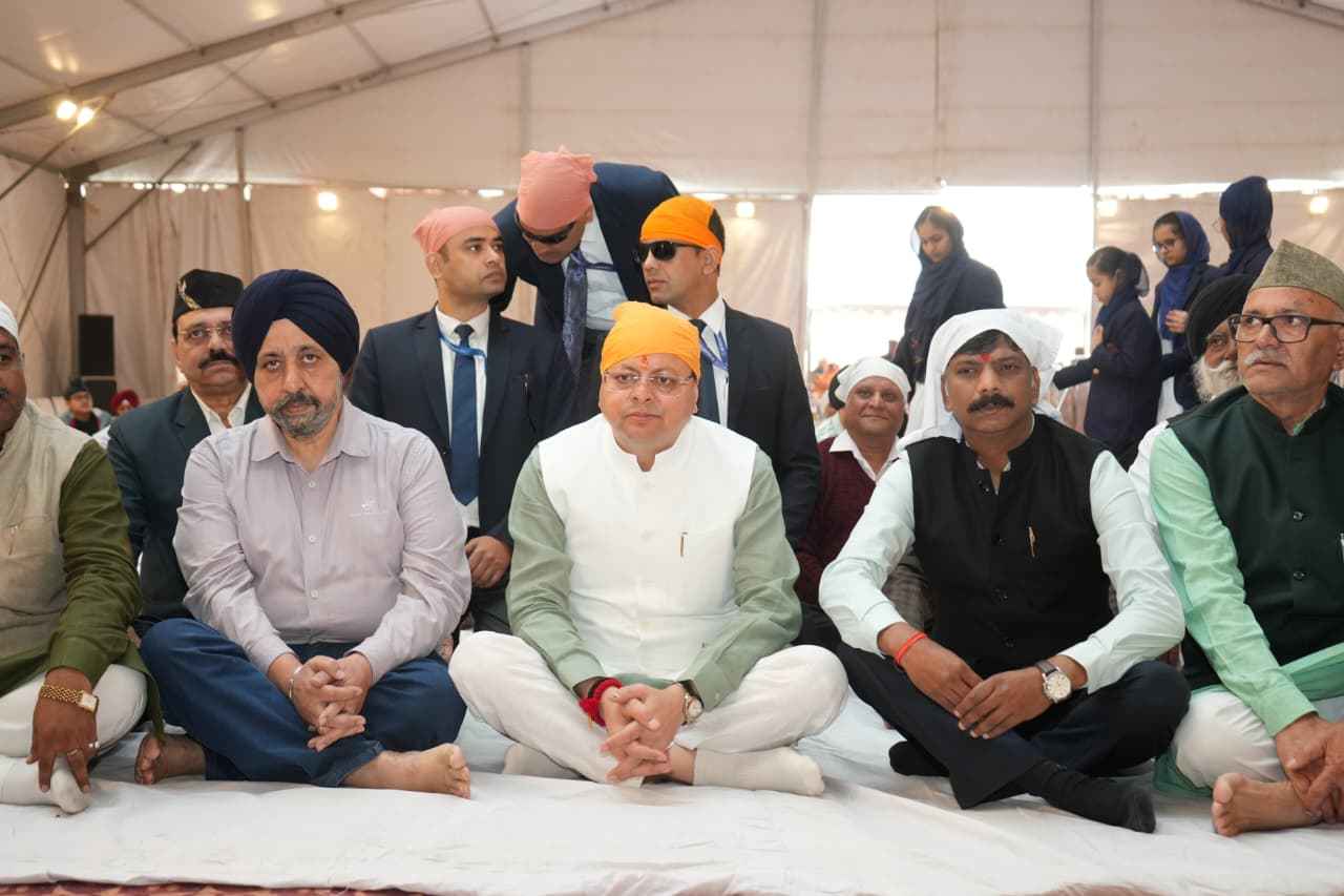 मुख्यमंत्री धामी ने गुरुनानक जयंती पर गुरुद्वारा रेसकोर्स में मथा टेका, प्रदेशवासियों को दी शुभकामनाएं