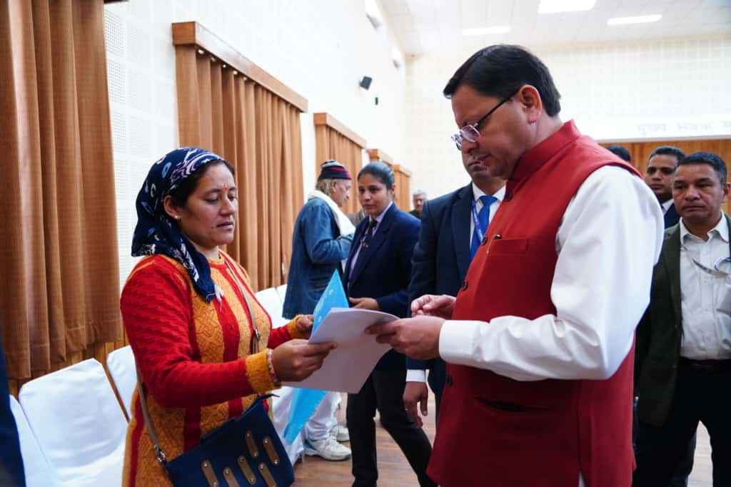 मुख्यमंत्री धामी ने जनता मिलन कार्यक्रम में सुनी जन समस्याएं