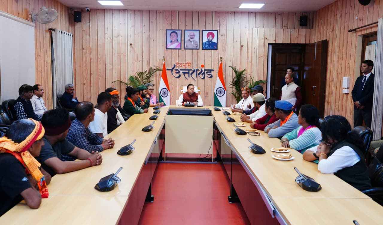 मुख्यमंत्री धामी से चौखुटिया स्वास्थ्य सेवाओं के प्रतिनिधिमंडल ने की भेंट