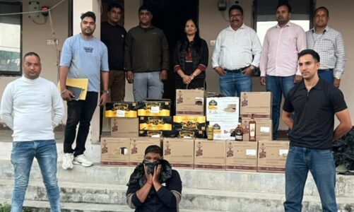 दून में फर्जी डिफेंस लेबल वाली शराब पकड़ी, 18 पेटी बरामद – एक तस्कर गिरफ्तार, एक फरार