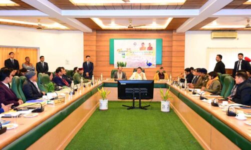 विकास के साथ ही नवाचार पर भी  ध्यान दें अधिकारी : मुख्यमंत्री