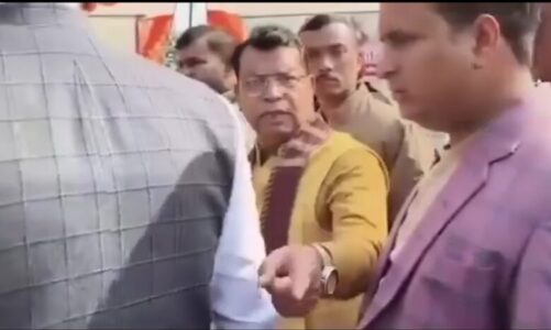 ‘जन-जन की सरकार’ के फ्लैक्स से फोटो गायब होने पर भड़के भाजपा विधायक, नाराजगी का वीडियो वायरल