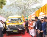 मुख्यमंत्री ने सीएसआर मद से प्राप्त दो वाहनों को हरी झंडी दिखाकर किया रवाना।