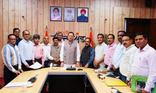 CM धामी ने इंजीनियर्स से की बातचीत, समाधान के संकेत