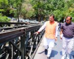 CM धामी ने मसूरी रोड पुल का किया निरीक्षण, जल्द पूरा करने के निर्देश
