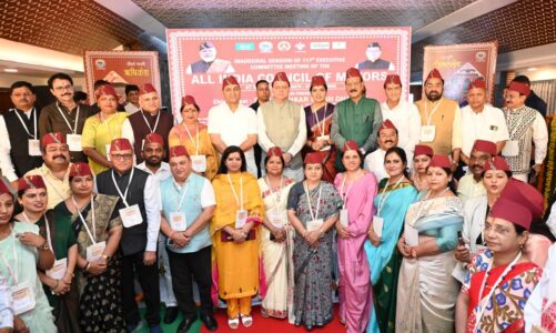 महापौर परिषद की बैठक में पहुंचे सीएम धामी, 3 योजनाओं का किया लोकार्पण-शिलान्यास