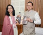 इंडो-जर्मन सांस्कृतिक संबंधों पर सक्रिय डॉ. योजना साह जैन ने मुख्यमंत्री धामी को भेंट की अपनी पुस्तकें